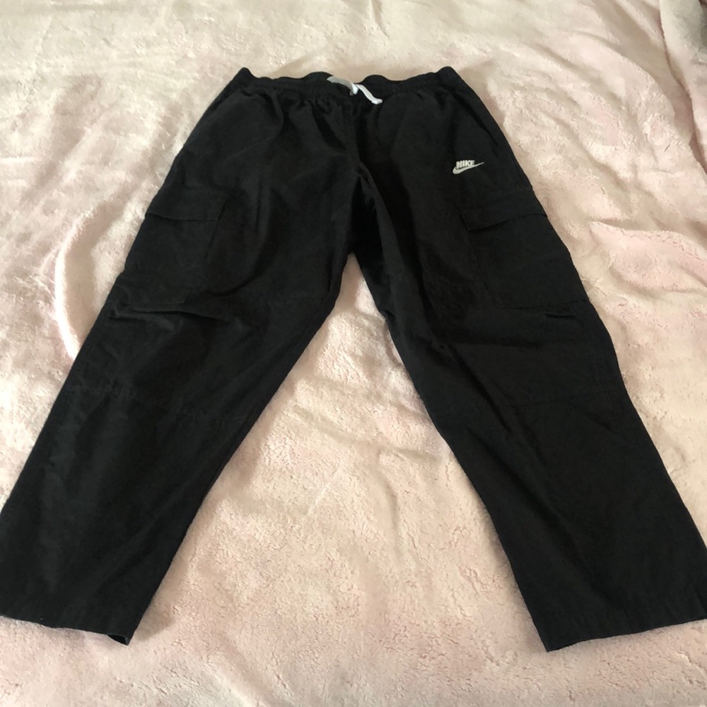 Nike cargo pants size medium